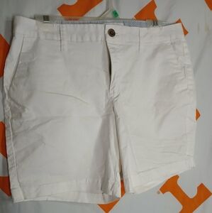 Old Navy white shorts size 8